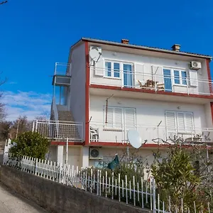 apartment-crikvenica-13450a.primorje-gorskikotar.com/